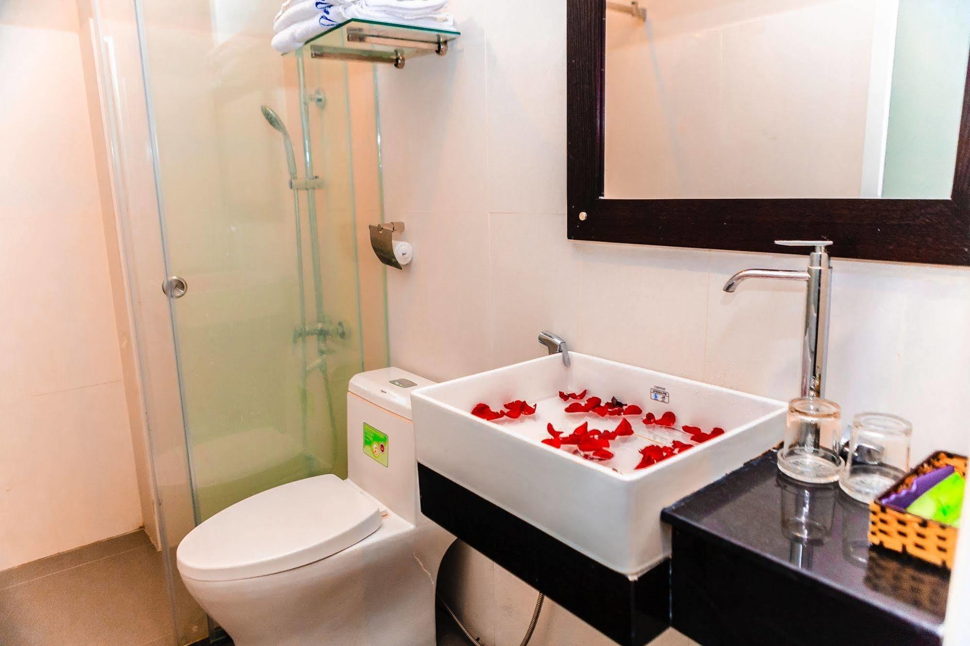 Cosmos Hotel Nha Trang By Ht Exterior foto